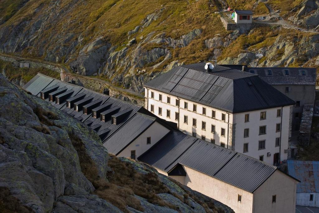 Auberge De L'Hospice Bourg-Saint-Pierre Exterior photo